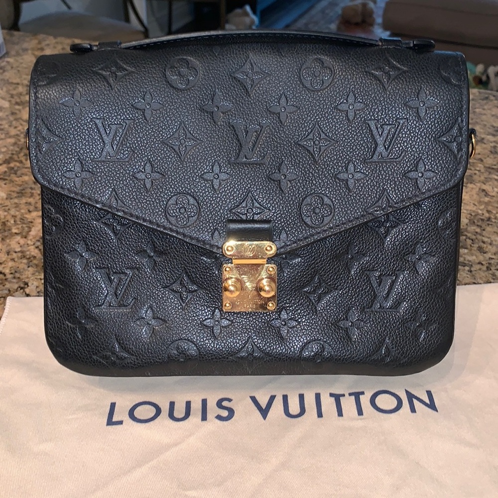 Louis Vuitton Pochette Métis bag.